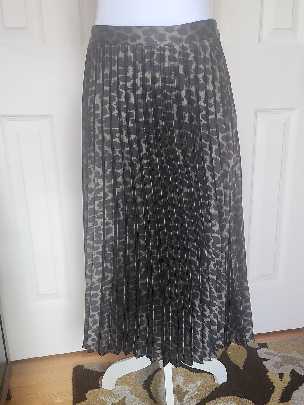 Banana Republic Pleated Leopard-Print Midi Skirt - Olive/Black